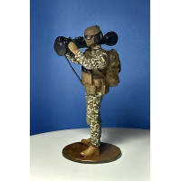 Військовий захисник ЗСУ 2022 з ПТРК NLAW - фігурка олов'яна | Масштаб 1:32 | Україна