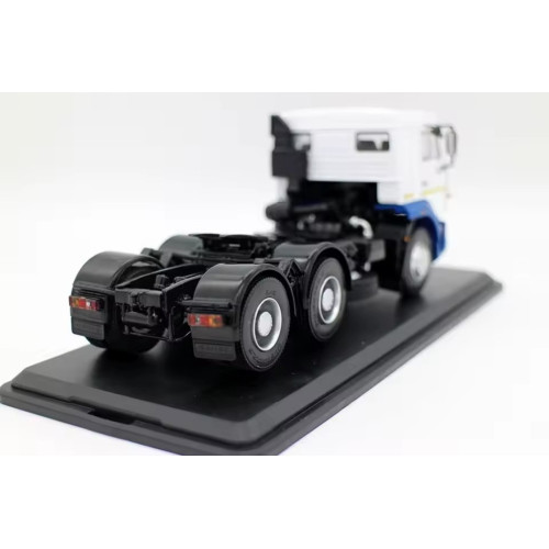 Модель вантажівки Тягач КАМАЗ-6460 (біло-синій) | SSM