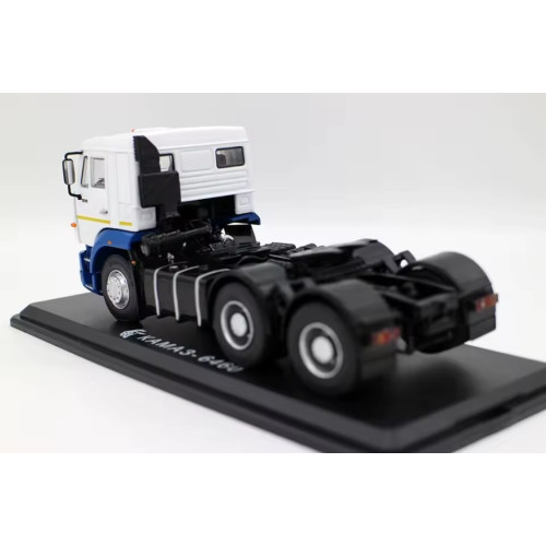 Модель вантажівки Тягач КАМАЗ-6460 (біло-синій) | SSM