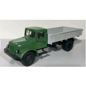 Модель Вантажівки МАЗ-200 бортова 1951 (оливково-сірий) | Автоісторія